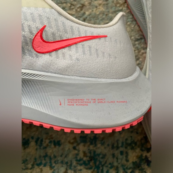 Nike Women’s Air Zoom Pegasus 37 VT White Running Shoes, size 11 - Picture 4 of 5